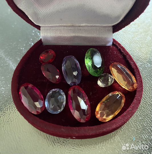 Камни из золотых украшений