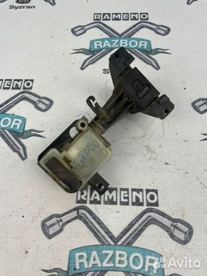 Замок лючка бензобака Mercedes-Benz S-Class W221