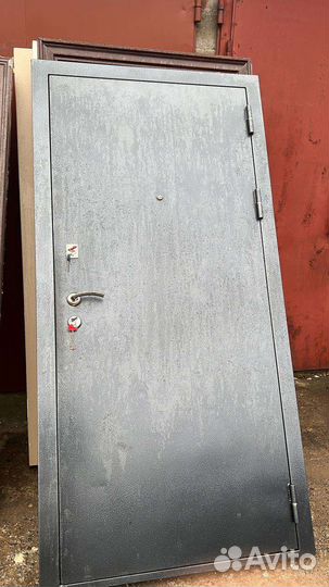 Дверь входная металлическая бу