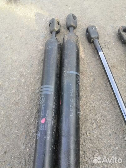 Амортизаторы крышки багажника volkswagen t4