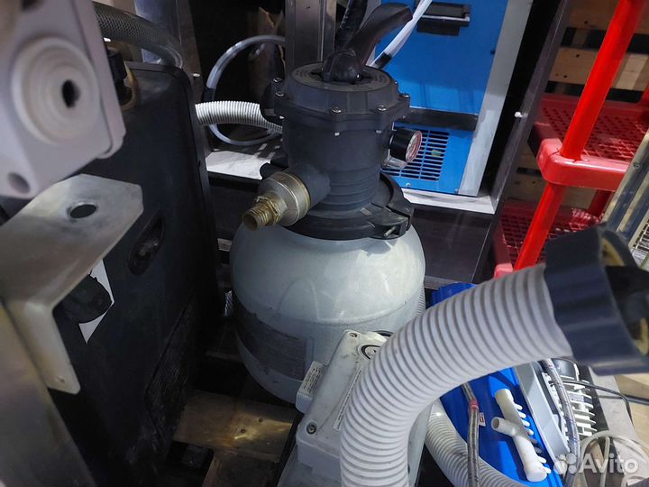 Аквариум для продажи живой рыбы