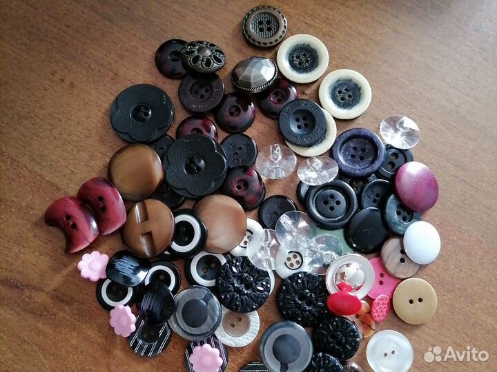 Пуговицы разные много