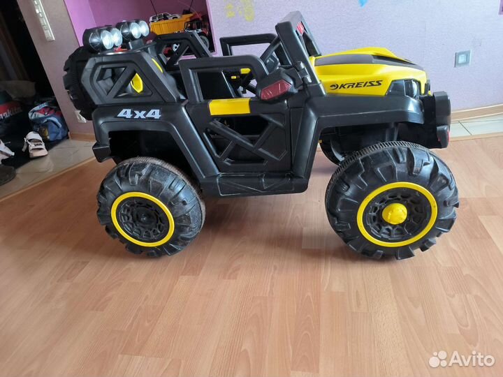 Детский электромобиль