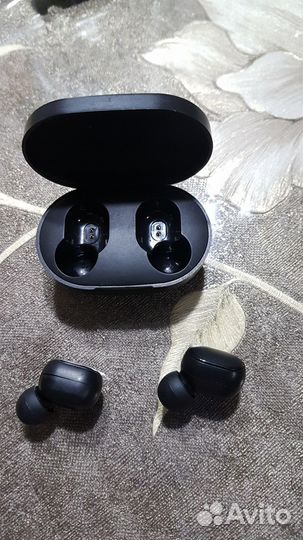 Беспроводные наушники apple airpods