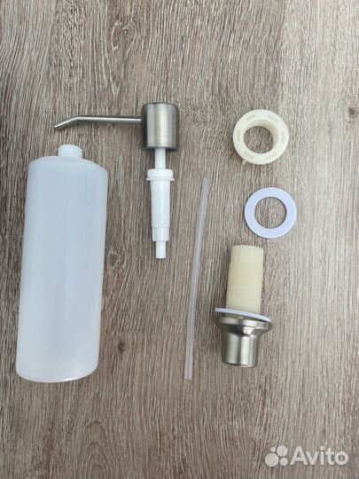 Дозатор (диспенсер), встраиваемый в раковину