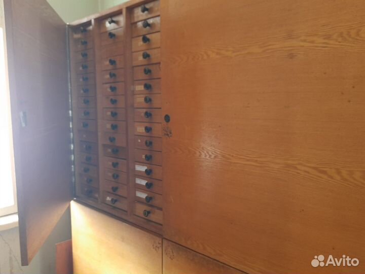 Шкаф на 90 отделений с выдвижными ящиками