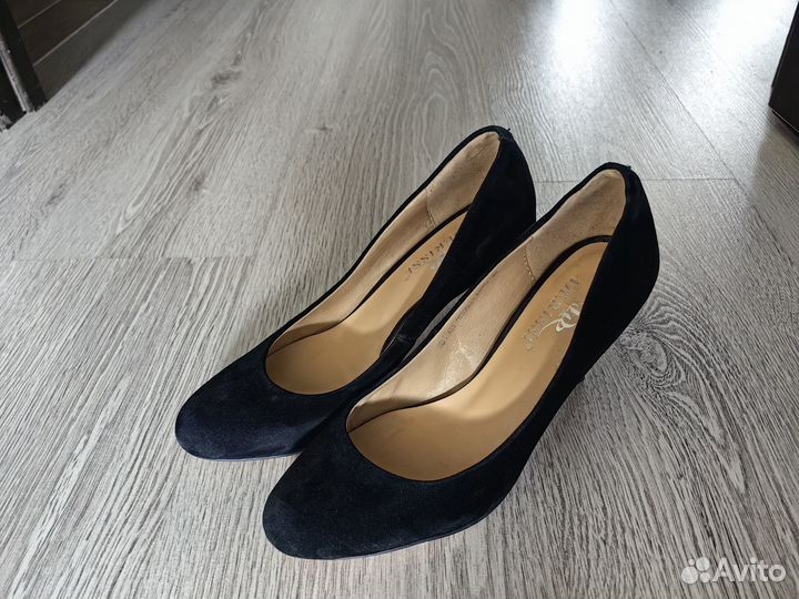 Продам женские туфли