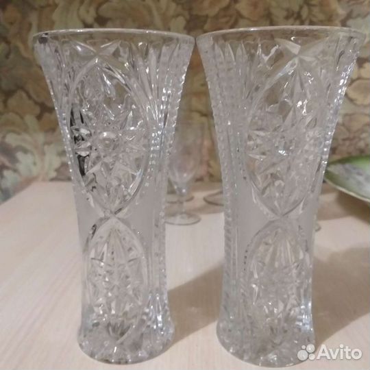 Вазы для цветов хрусталь,цветное стекло
