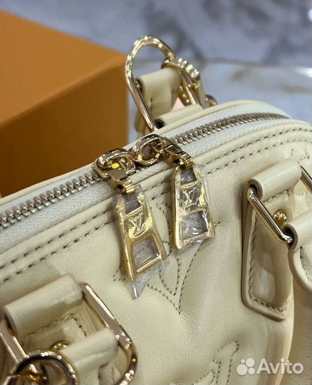 Сумка Alma BB Louis Vuitton