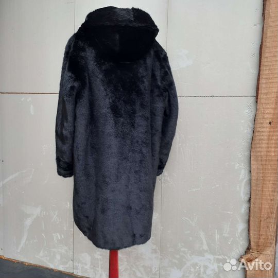 Шуба новая, 54 размер. С капюшоном