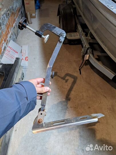 Струбцина с кронштейном для датчика 3в1