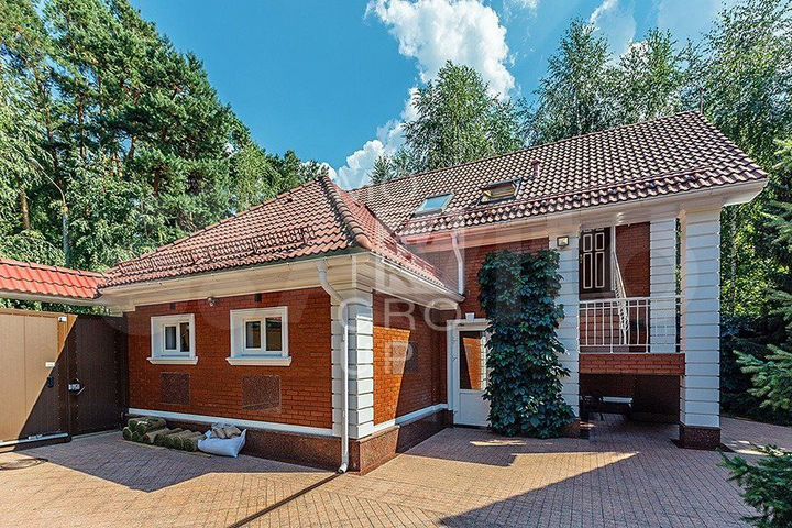 Дом 540 м² на участке 16 сот.