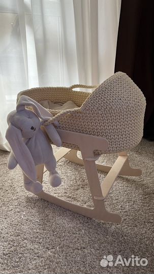 Вязаная кукольная люлька