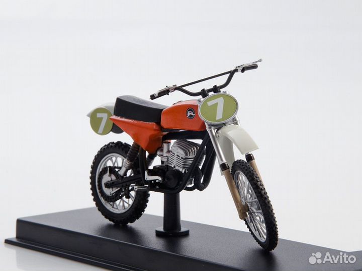 1:24 Наши мотоциклы №22 - Восход 250-ску-4