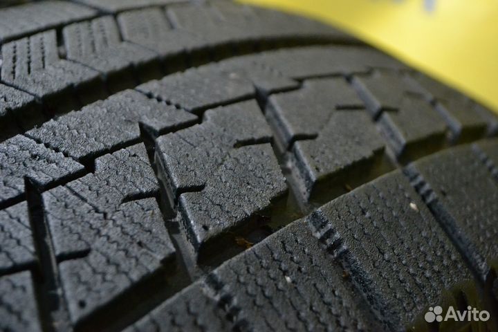 Bridgestone Blizzak VRX 205/60 R16