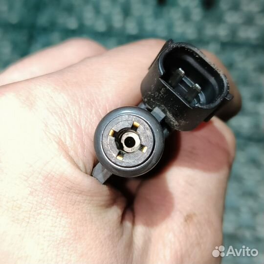 Форсунка топливная Nissan Tiida C11 HR15DE