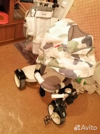 Детский трехколесный велосипед с ручкой