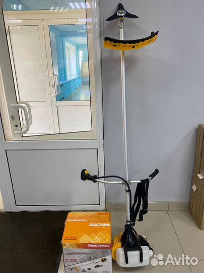 Новый бензотример Электромаш две насадки к1