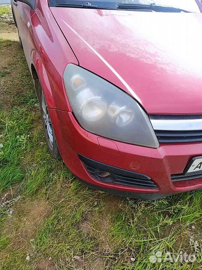 Opel astra h фара правая,левая