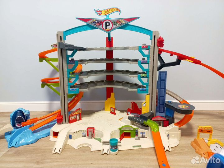 Трек парковка гараж хот вилс с акулой