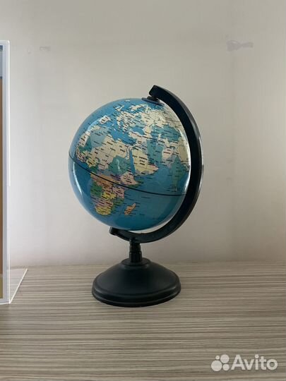Продам маленький глобус