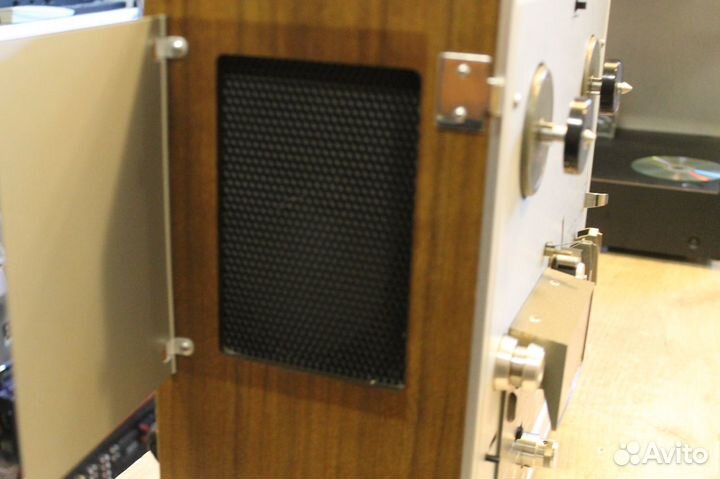 Катушечный магнитофон ламповый Akai 1710 W L