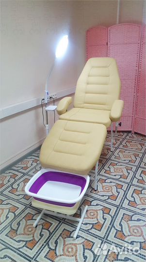 Косметологическое кресло. Педикюрное кресло