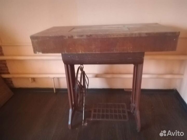 Станина со швейной машиной