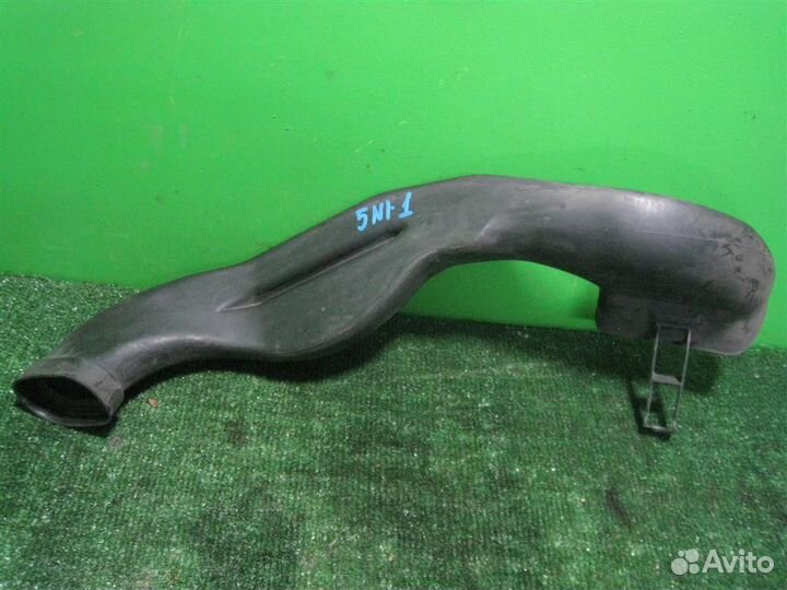 Воздухозаборник Opel Astra J 2010