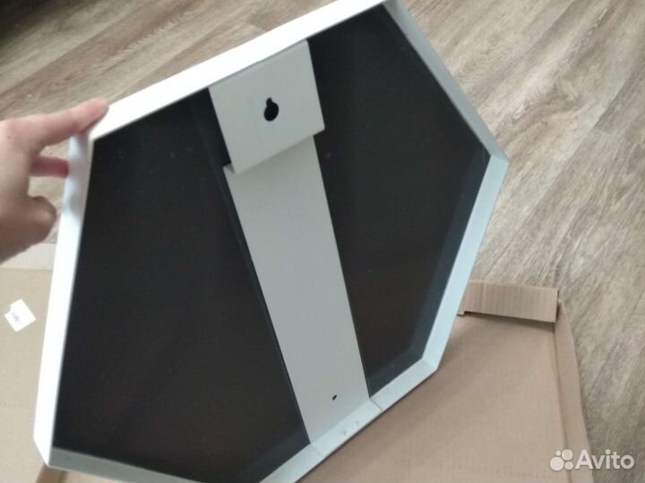 Зеркало в железной рамке