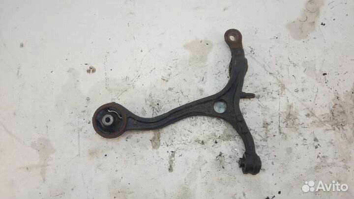 Рычаг передний нижний правый Honda Accord viii 200