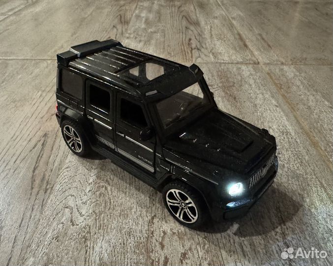 Машинка металлическая Mercedes-Bens G-800