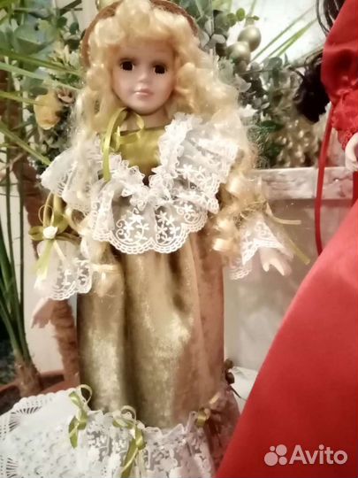 Кукла фарфоровая