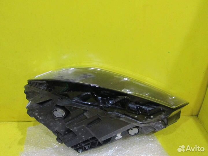 Фара правая Volkswagen Passat