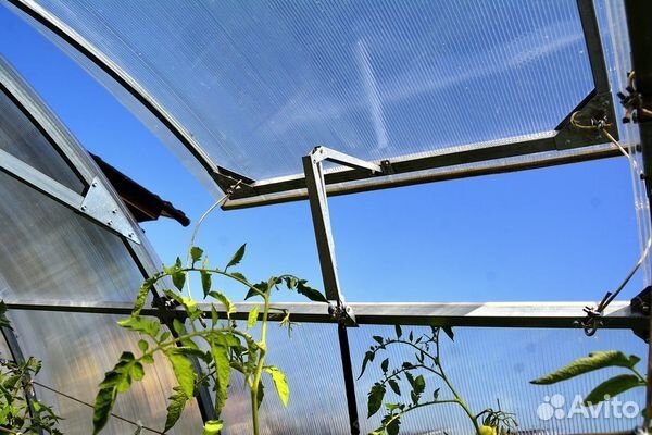 Установка форточек в теплицу