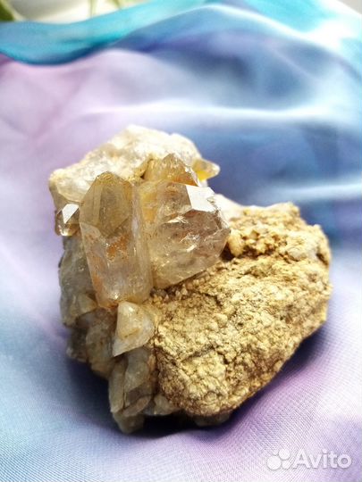 Друза кристаллов на породе