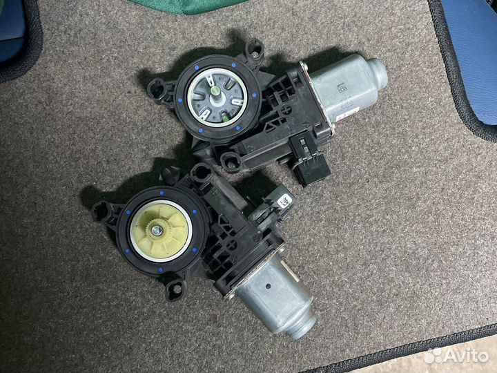 Мотор стеклоподъемника задний skoda fabia