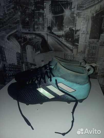 Футбольные бутсы adidas