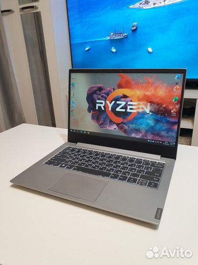 Тонкий мощный ноутбук Lenovo стальной корпус