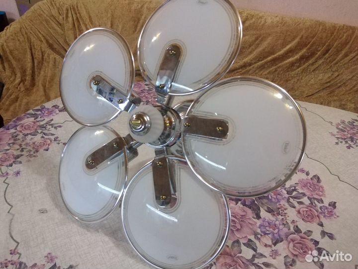 Продам люстру быстро