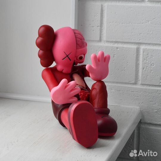 Kaws игрушка красный сидячий