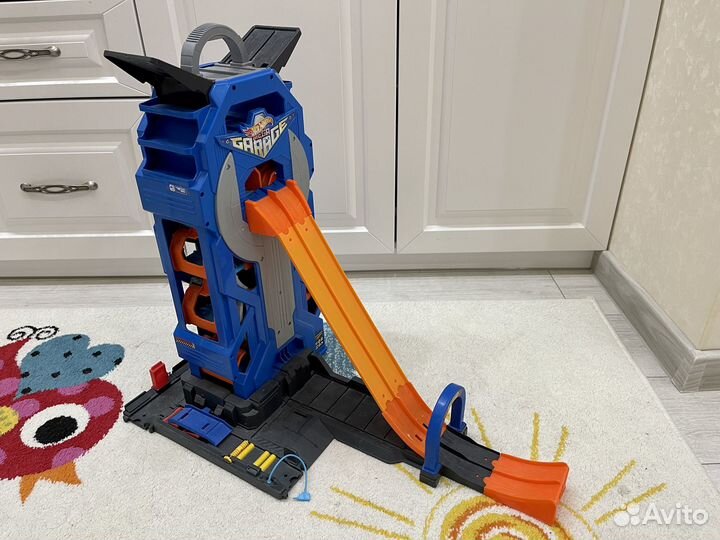 Hot wheels mega Garage