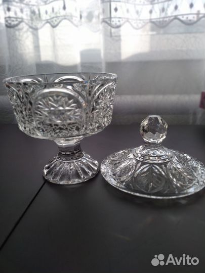 Хрустальная конфетница с крышкой