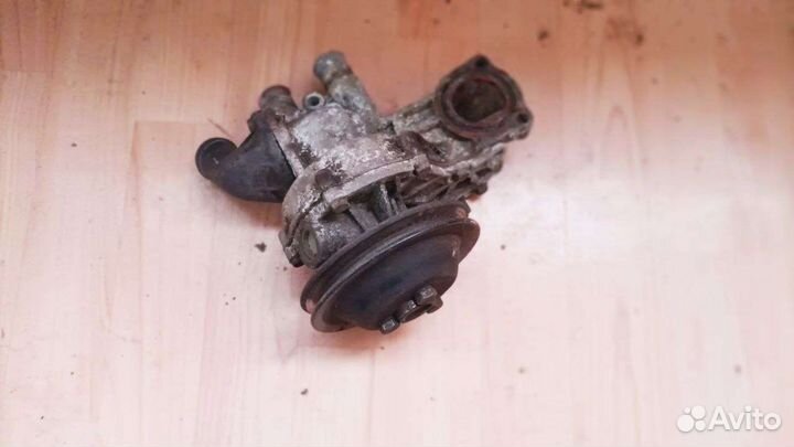 Помпа, водяной насос golf2 1.8