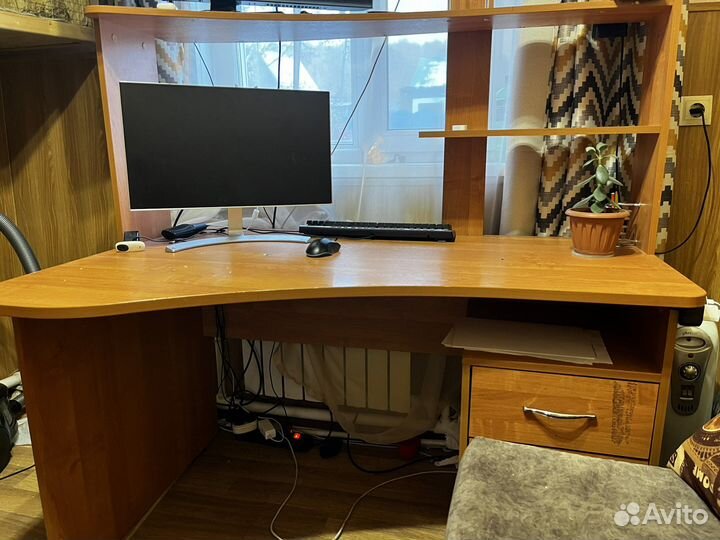 Компьютерный стол
