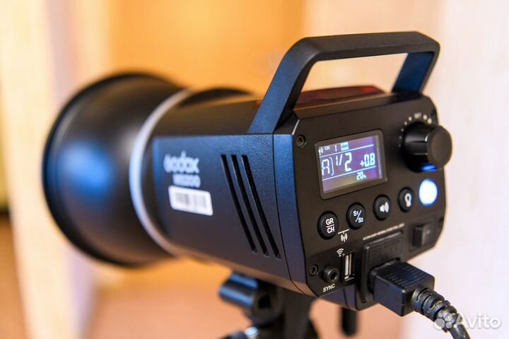 Студийная вспышка Godox MS200