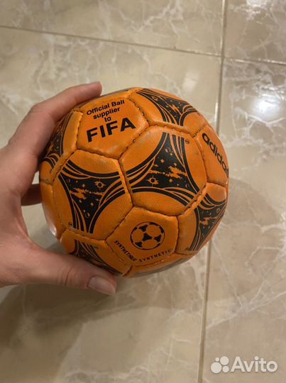 Мячи adidas винтаж Questra Skyjacker