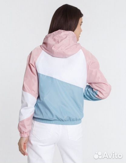 Ветровка женская