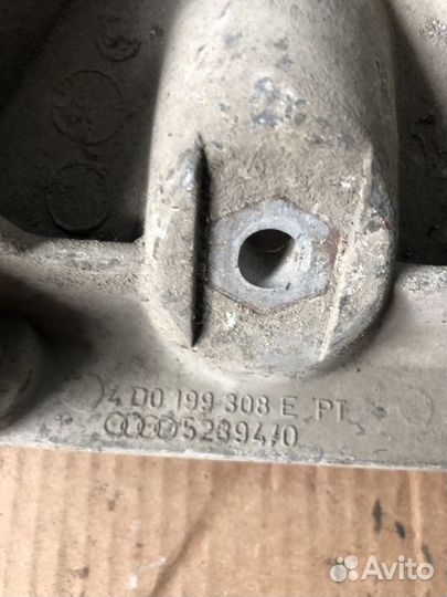 Кронштейн двигателя Audi A8 D2 4D0199308E
