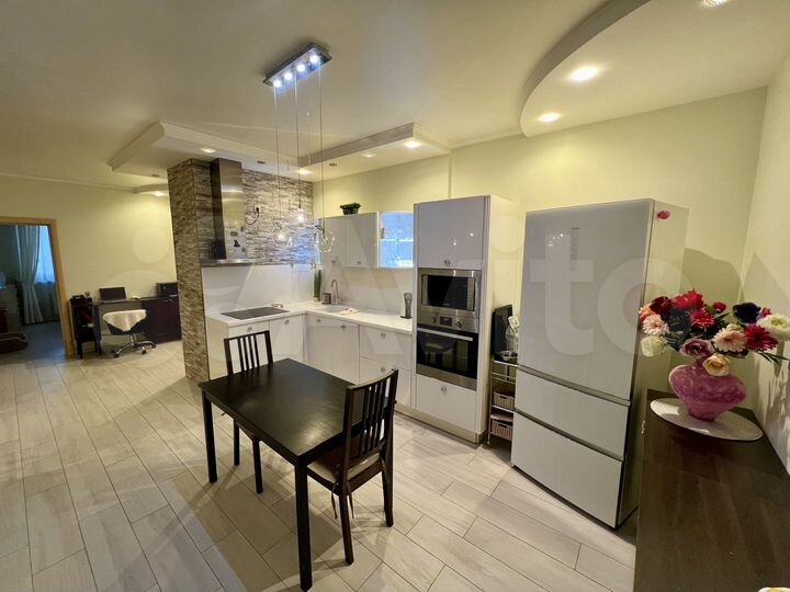 2-к. квартира, 60 м², 8/25 эт.